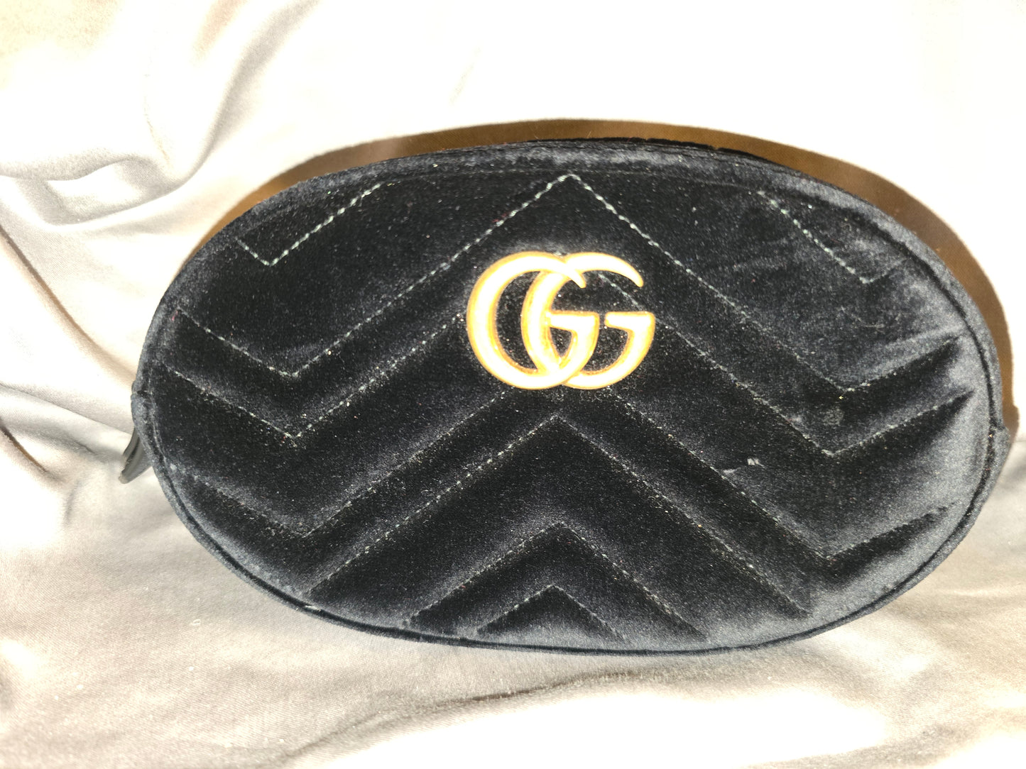 GG MARMONT OVAL VELVET HANDBAG Preloved <3