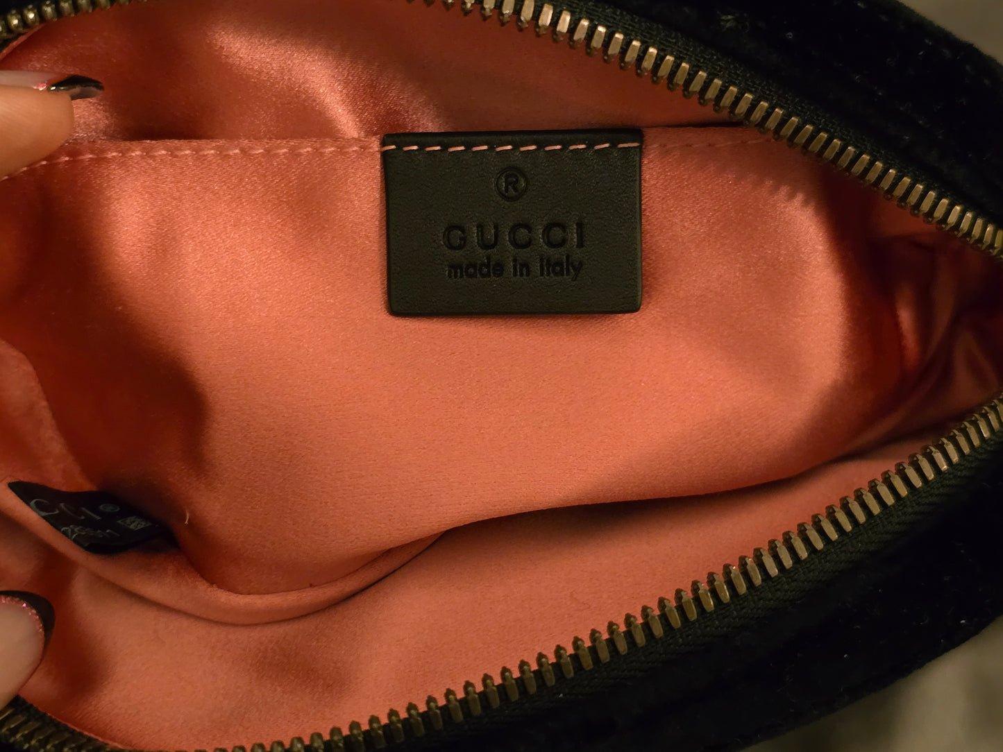GG MARMONT OVAL VELVET HANDBAG Preloved <3