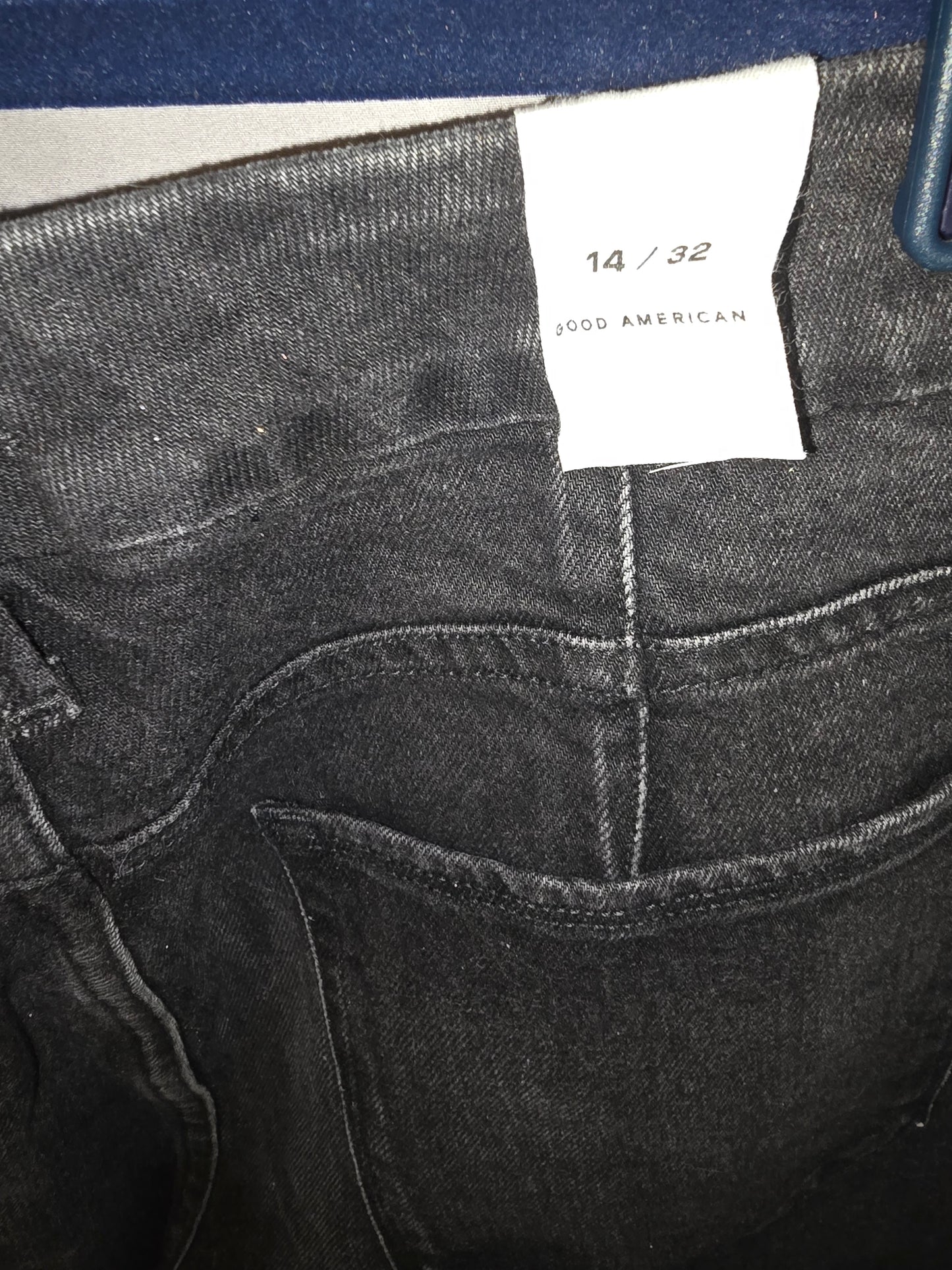GOOD AMERICAN STRAIGHT LEG RAW HEM JEANS