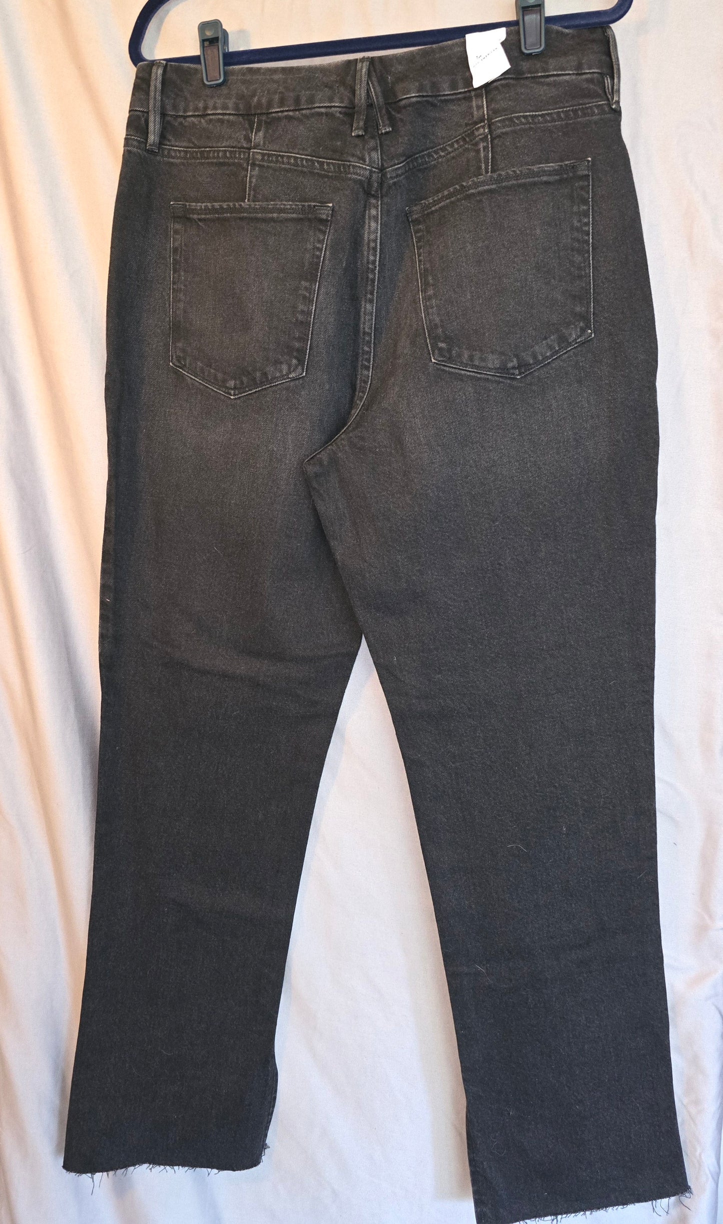 GOOD AMERICAN STRAIGHT LEG RAW HEM JEANS