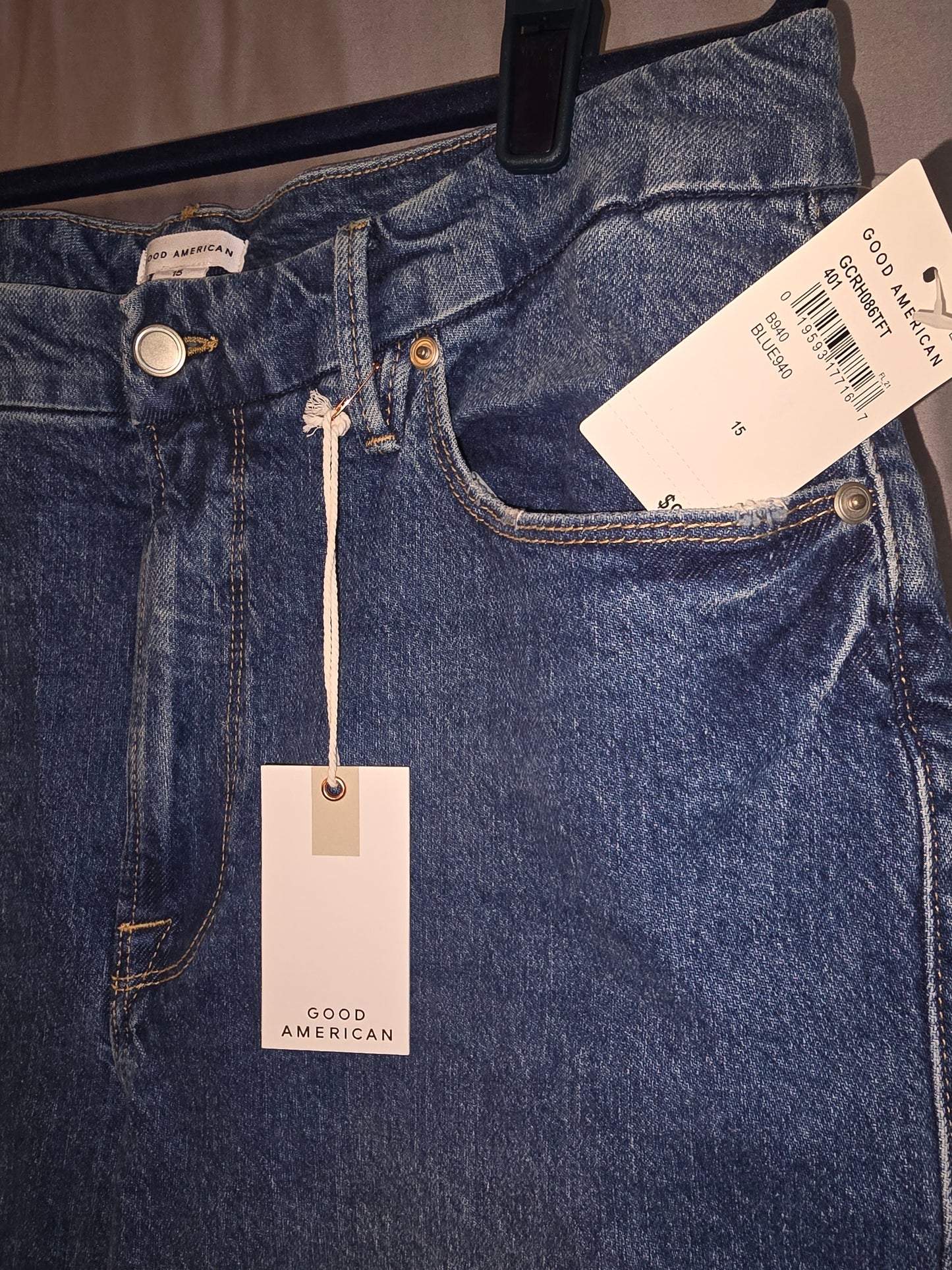 GOOD AMERICAN GOOD CLASSIC RAW HEM HIGH RISE JEANS