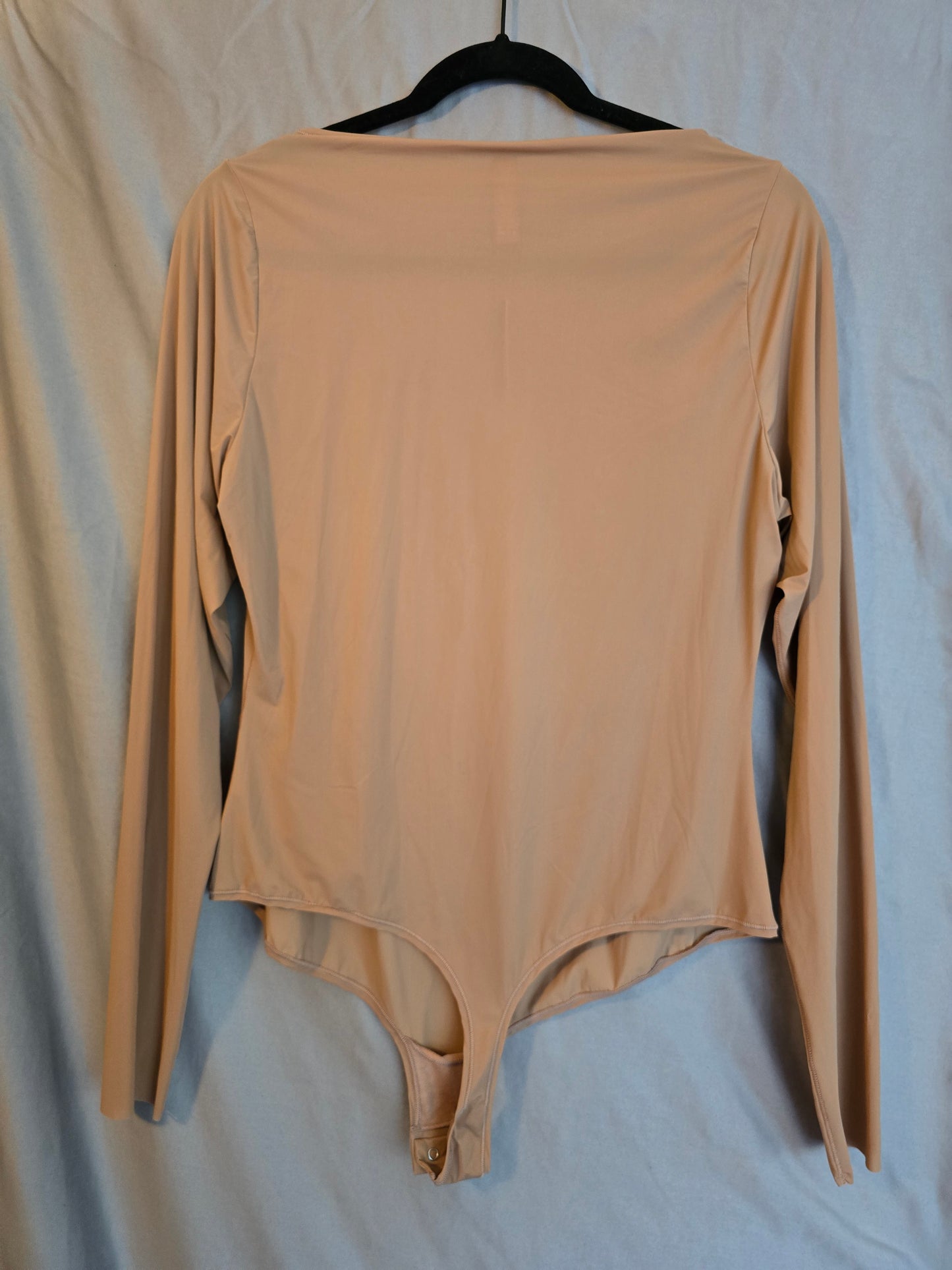 SKIMS ESSENTIAL LONG SLEEVE SCOOP NECK THONG BODYSUIT